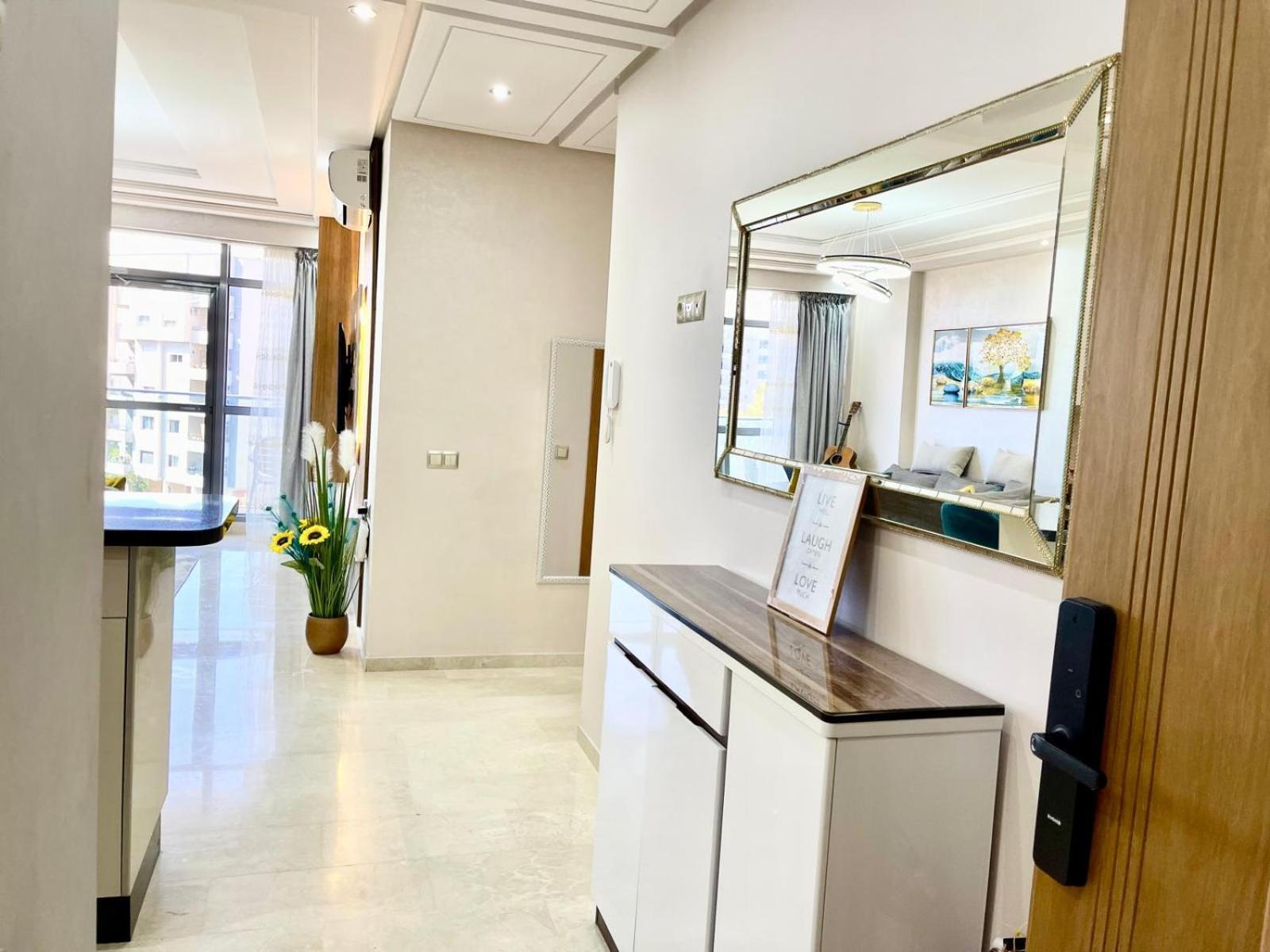 Modern Elegance With Sea Views In Central Tangier - Steps To Beach, Train And Attractions! Bagian luar foto